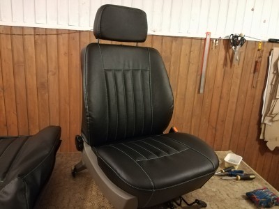 Оригинальные модельные чехлы на сидения для автомобиля Audi A6 C4 седан/ универсал/ рекаро 1994-1997 (материал: твид, кожзам; любые тона)