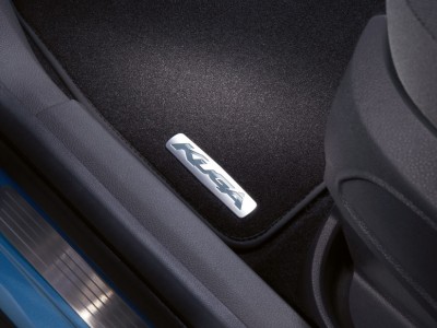 Комплект велюровых ножных ковриков для Ford Kuga c металлической шильдой, 2012- 2019 (Ford) (Original)