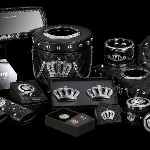 Держатели для мобильных девайсов, и прочие приспособления для салона автомобиля