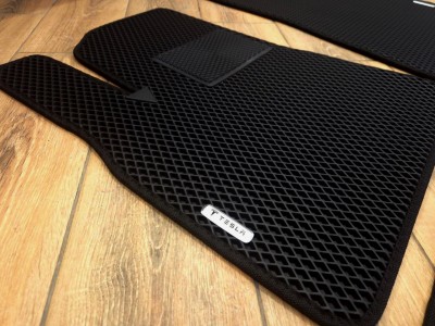 Коврики в салон из EVA (ромб) для Tesla Model 3 2017-2023, к-т 3 шт., цвет: чёрный (te-mo-3-2017-2023-ek)