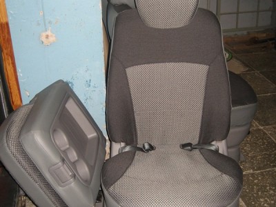 Оригинальные модельные чехлы на сидения для автомобиля Mitsubishi Grandis 2003-н.в. (материал: твид, кожзам; любые тона)