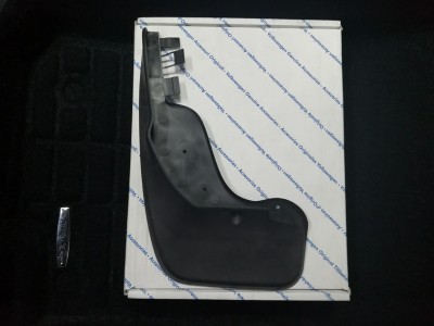 Брызговики передние для Volkswagen Passat B6/ B7 2005-2015, 2 шт. (Original) (VAG) (3C0075111)